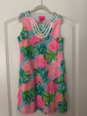 Girls' Lilly Pulitzer Sleeveless Floral Shift Dress with Beaded Neckline